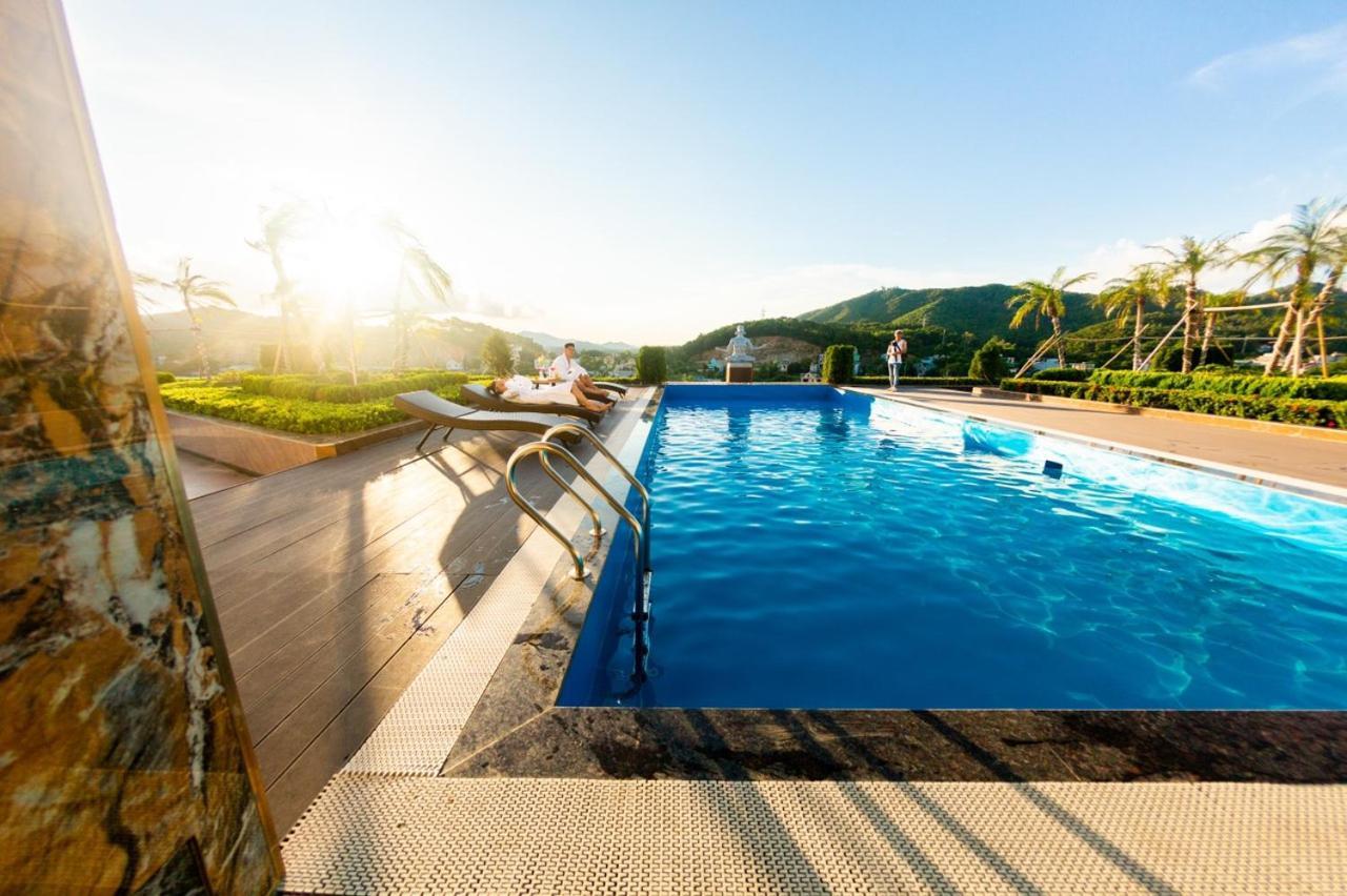 Diamond Hotel Van Don Cam Pha Екстер'єр фото