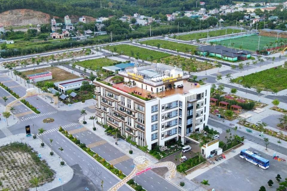 Diamond Hotel Van Don Cam Pha Екстер'єр фото