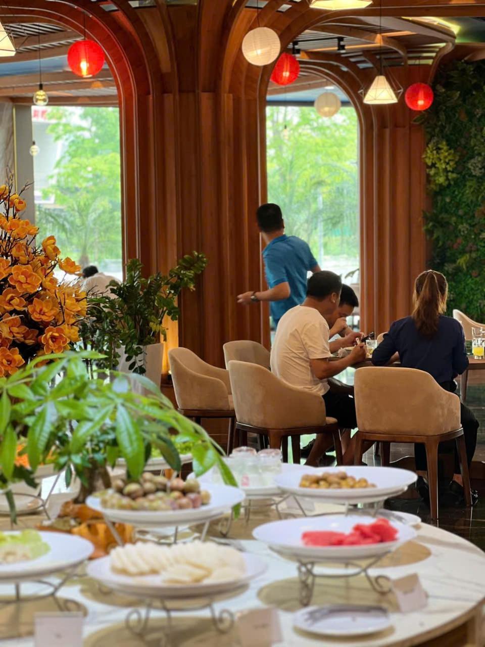 Diamond Hotel Van Don Cam Pha Екстер'єр фото